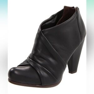 Coclico Orwell Ankle Boots Black size 38.5 Leather Buttery Soft EUC
